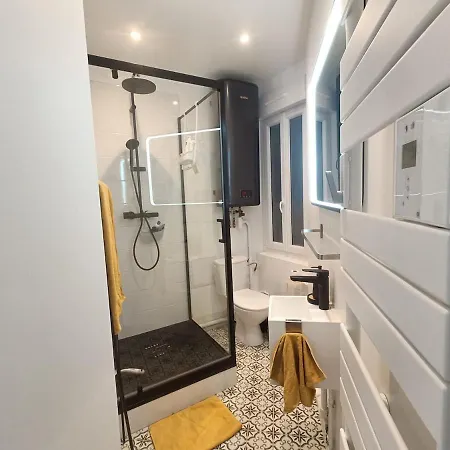 04- La Potinière- Proche - Rdc Avec Terrasse- Parking Gratuit *